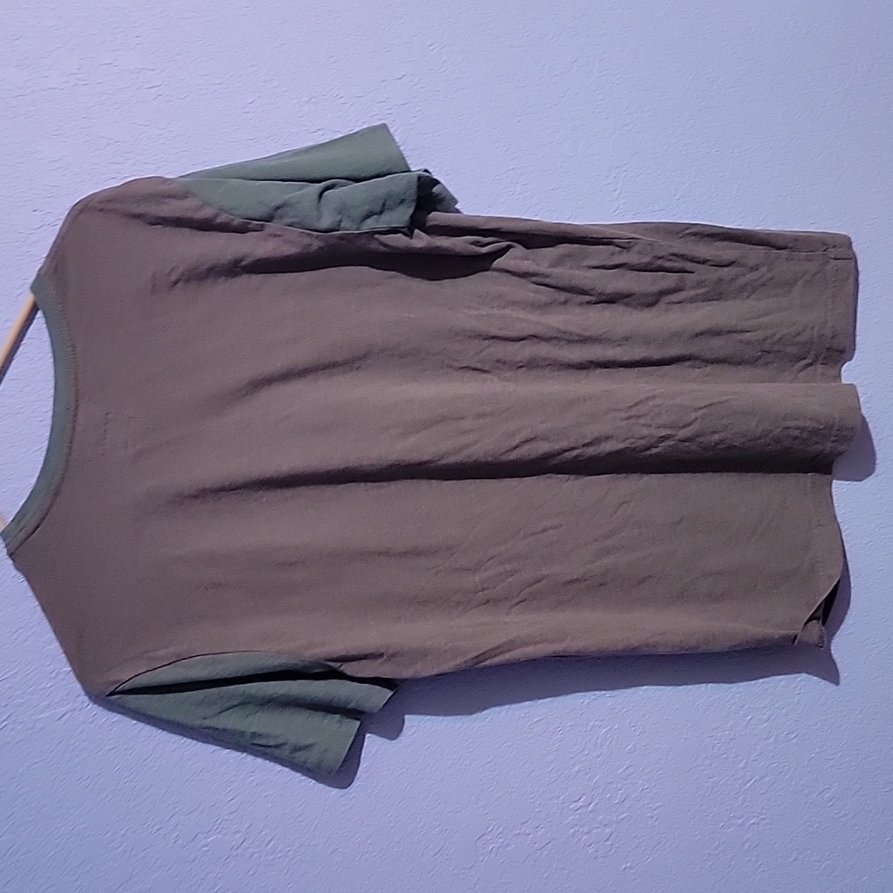 Two toned RVCA Medium - Picture 3 of 3